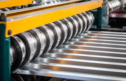 Производство профнастила на оборудовании Производство профнастила в цехе